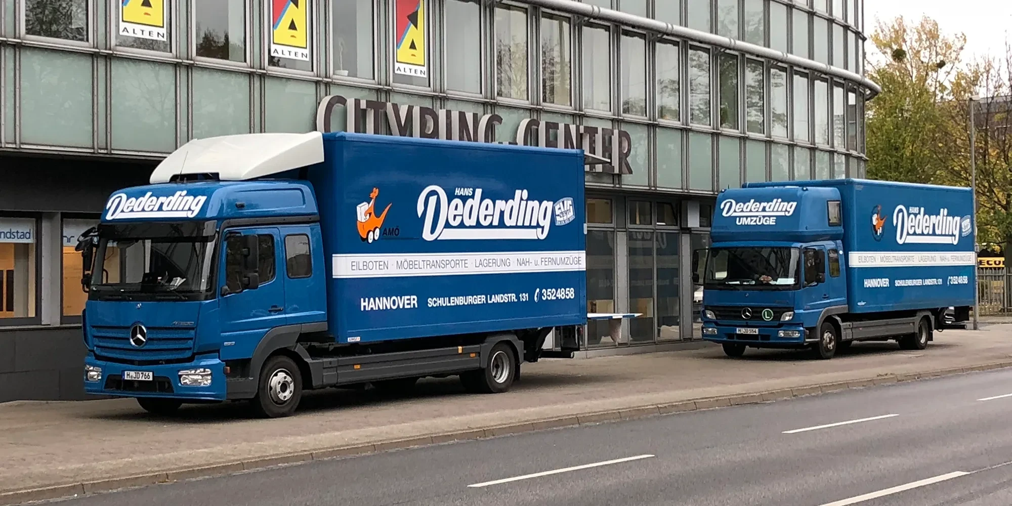 Umzugswagen von Hans Dederding vor dem Cityring Center in Hannover