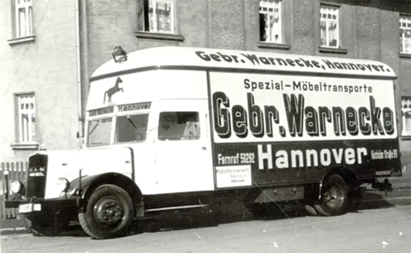 Alter LKW der Gebr. Warnecke aus Hannover als Spezial-Möbeltransporter