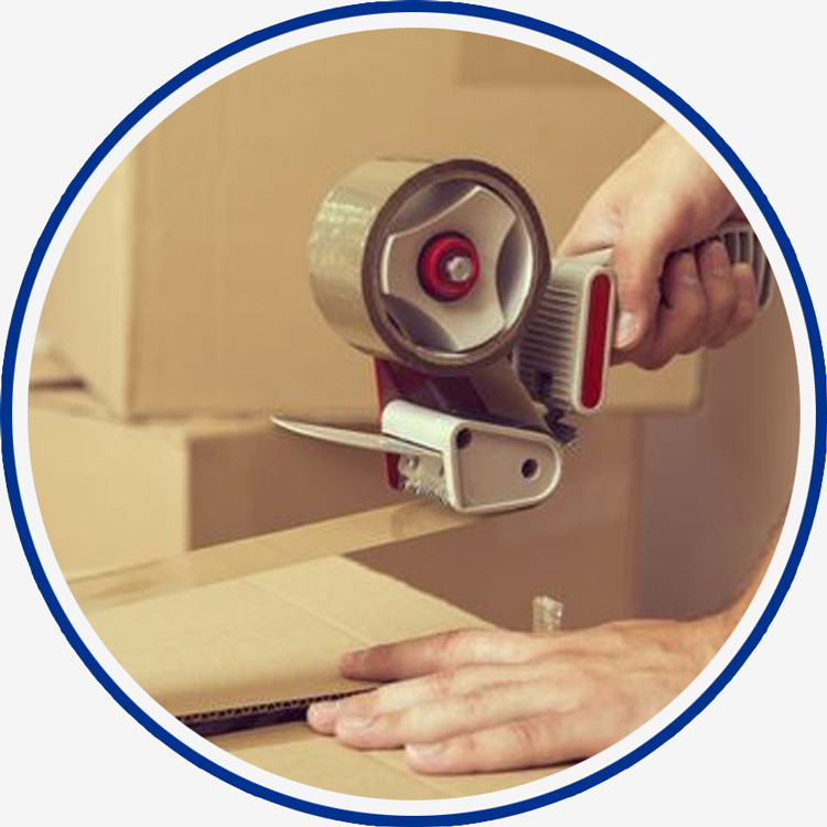 Spehr Möbellager: Verpackung von Umzugskartons mit Klebeband im Kreis-Design