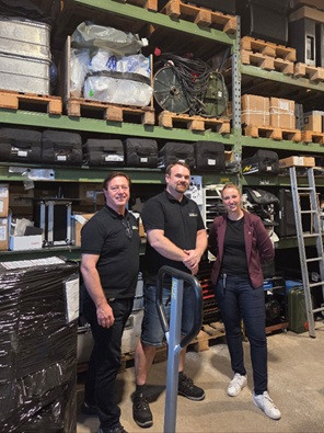 Bürgermeisterin Besuch in einem Lager mit Mitarbeitern