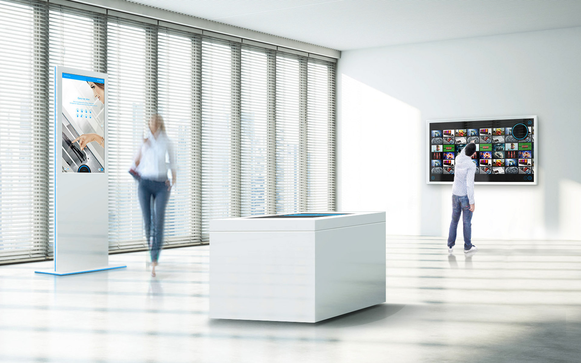 Moderner Ausstellungsraum mit digitalem Display und interaktivem Tisch