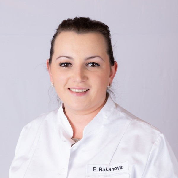 Frau Rakanovic, Einkauf