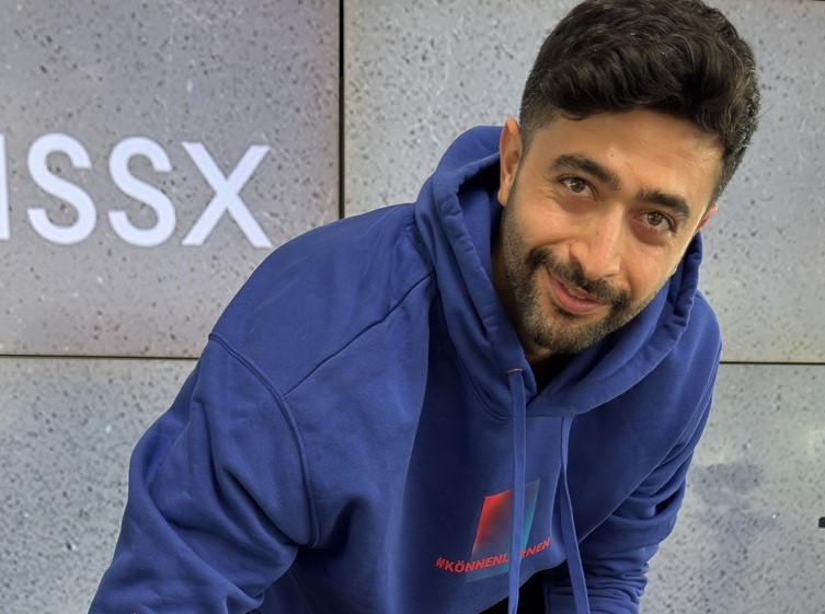 Yasin Ghamari macht eine Ausbildung zum Sport- und Fitnesskaufmann in Hannover – und wirbt als Azubi-Creator für die Ausbildung. Yasin Ghamari macht eine Ausbildung zum Sport- und Fitnesskaufmann in Hannover – und wirbt als Azubi-Creator für die Ausbildung.