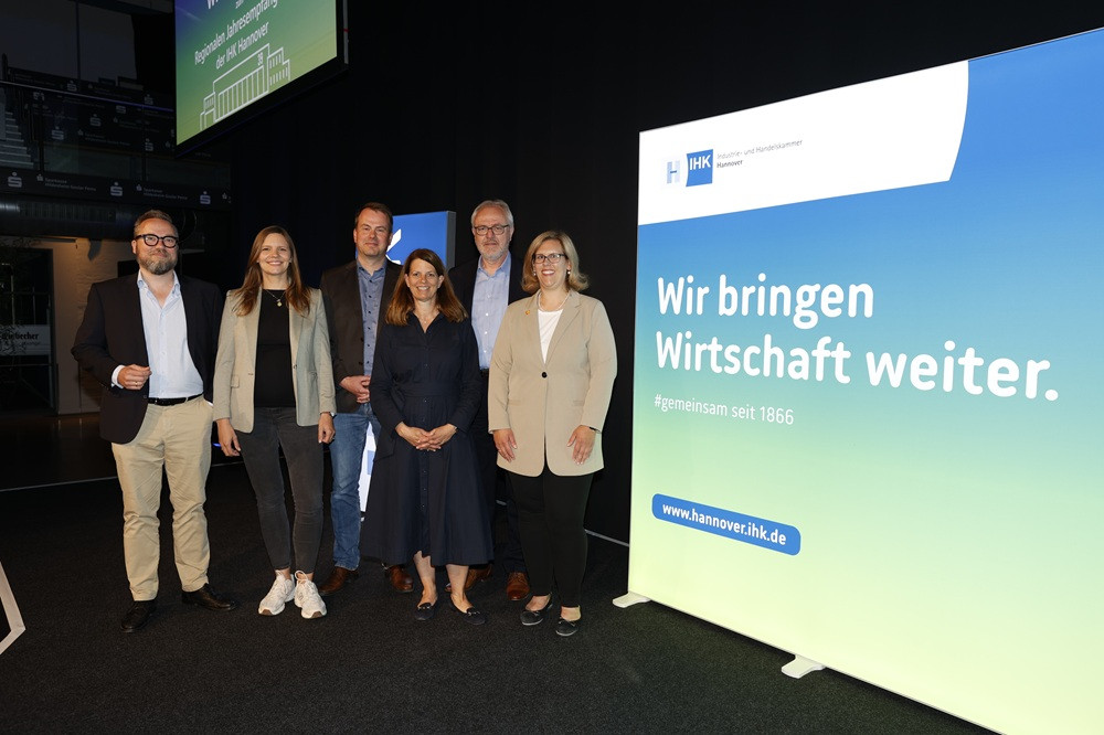IHK Hannover Veranstaltung - Wir bringen Wirtschaft weiter Gruppe von Personen bei einer IHK Hannover Veranstaltung