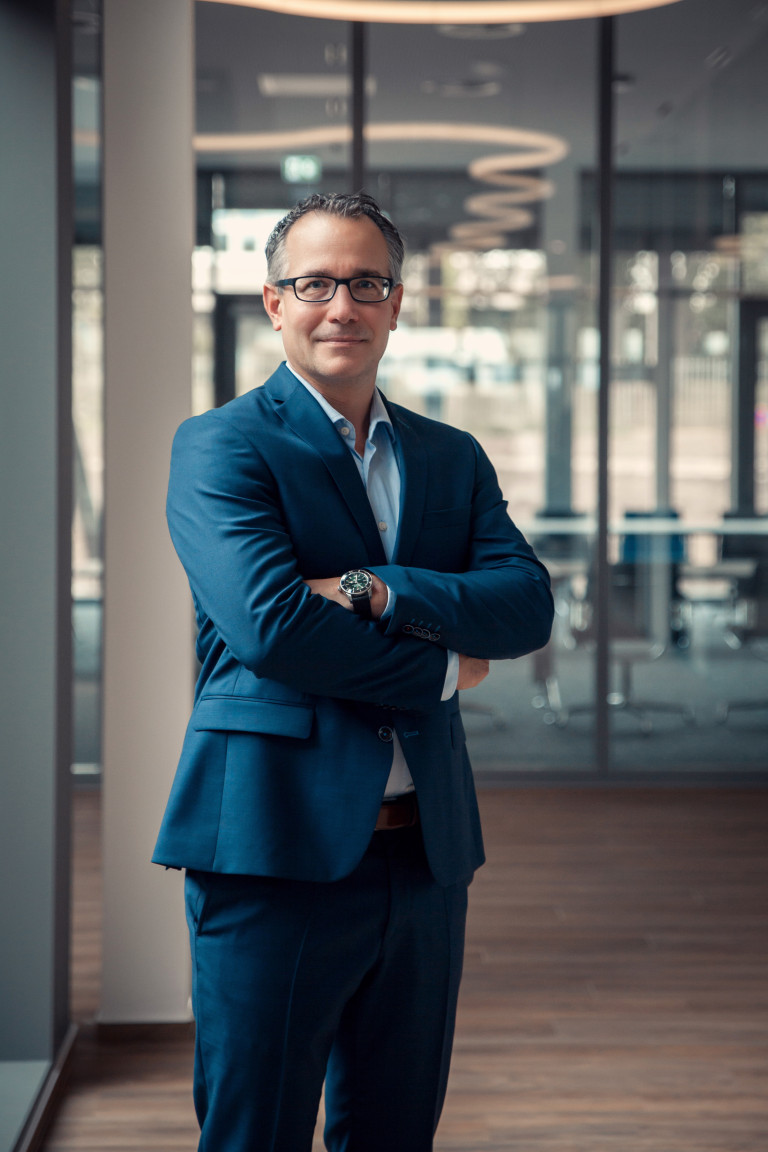 Technischer Geschäftsführer Hendrik Rosch im Büro