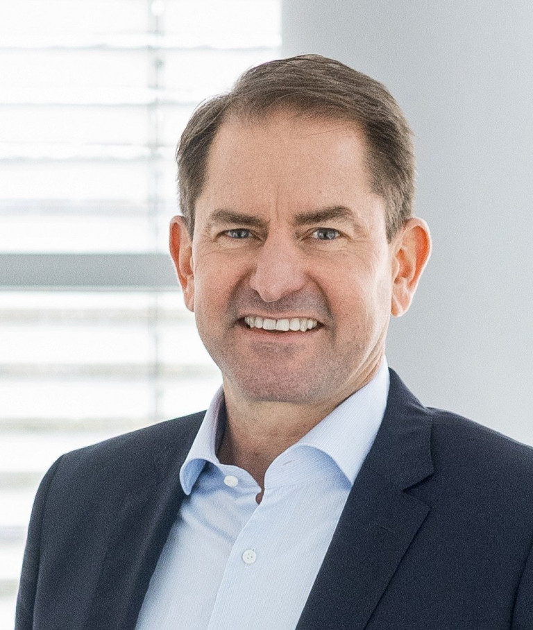 Marc Lenze – Wucherer Unternehmensportrait Marc Lenze von Wucherer im Business-Outfit