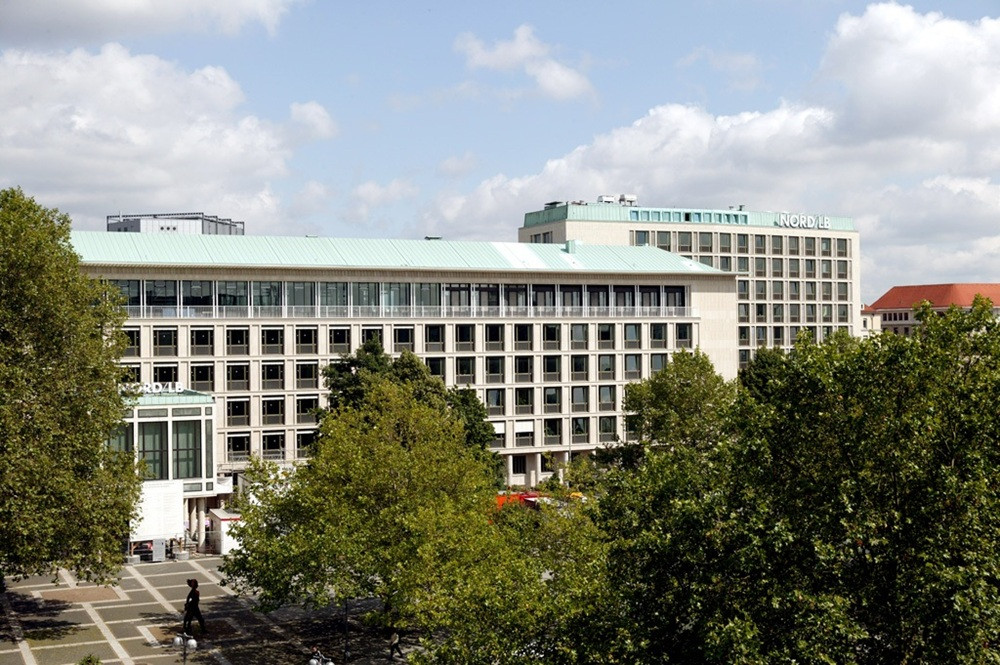 NORD/LB Gebäude Hannover – Architektur der Norddeutschen Landesbank NORD/LB Gebäude in Hannover, moderne Architektur der Norddeutschen Landesbank