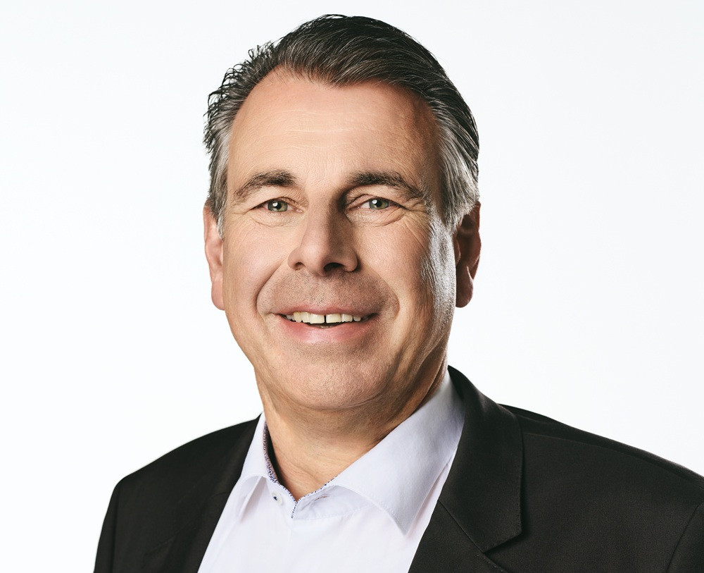 Porträt von Torsten Wagner im Anzug Torsten Wagner im Business-Outfit vor weißem Hintergrund