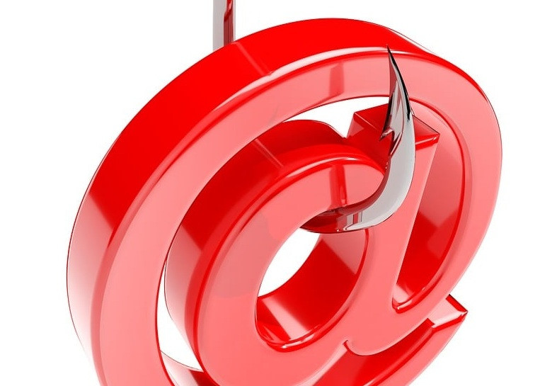 Rotes At-Zeichen mit Angelhaken als Symbol fr Malware und Phishing-Angriffe per E-Mail