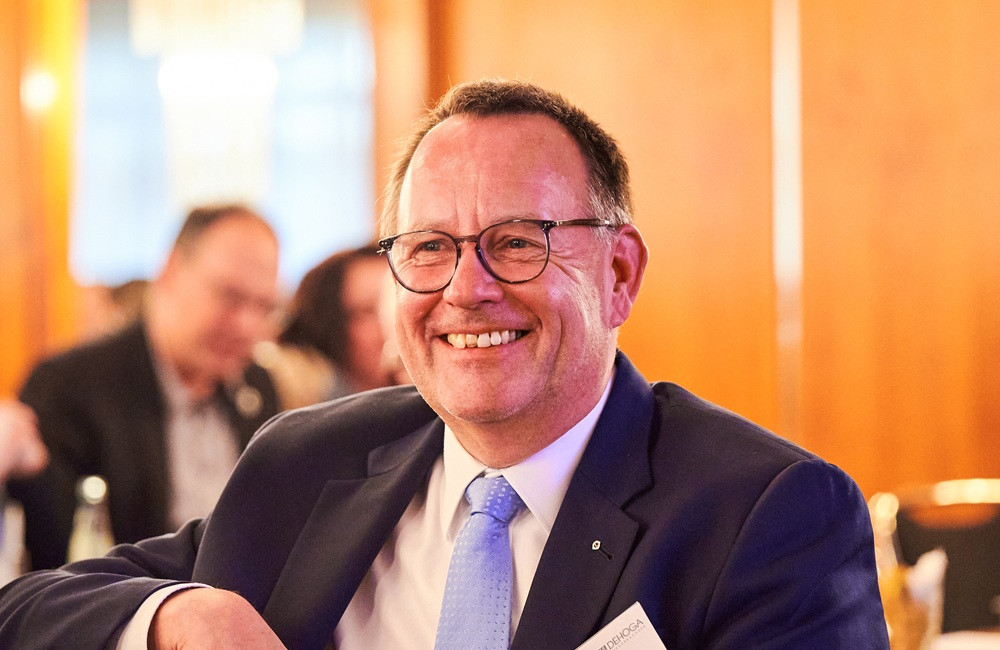 Dirk Breuckmann bei einer DEHOGA Veranstaltung im Business-Outfit