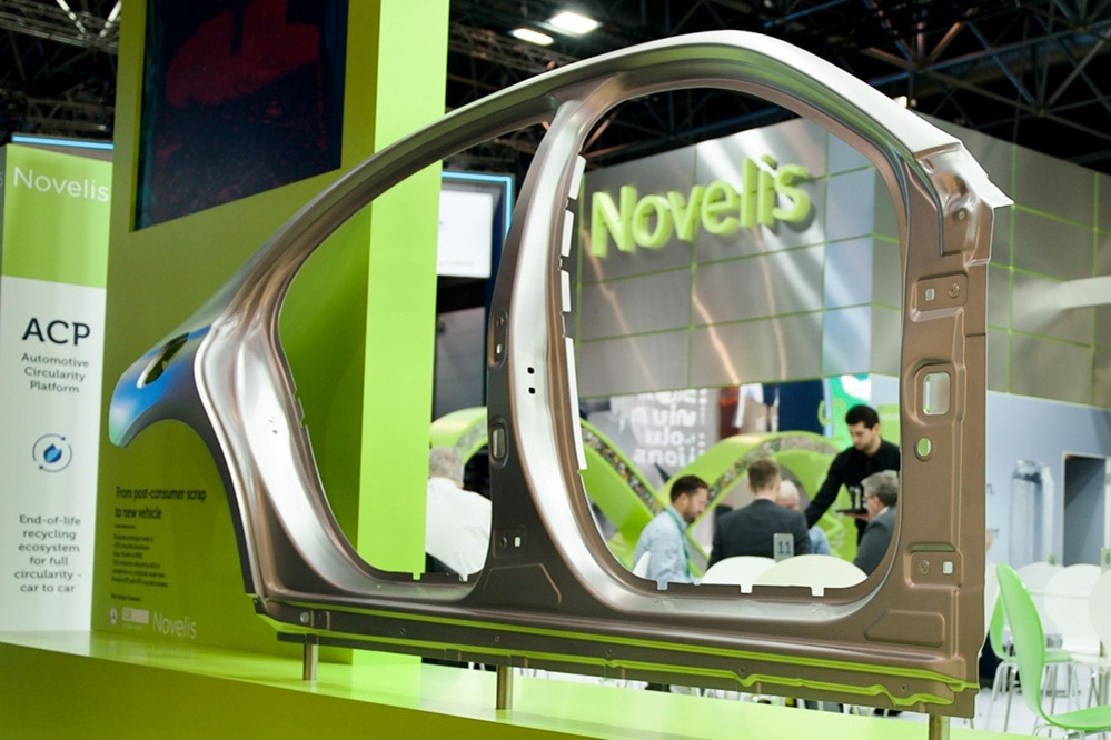 Novelis beim Bundespreis Ecodesign: Innovative Fahrzeugstruktur auf der Messe