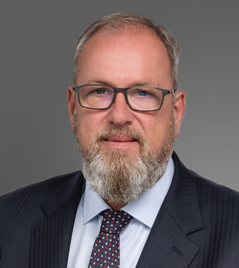 Portrait von Thomas Witte, EGA Leichtmetall, im Anzug