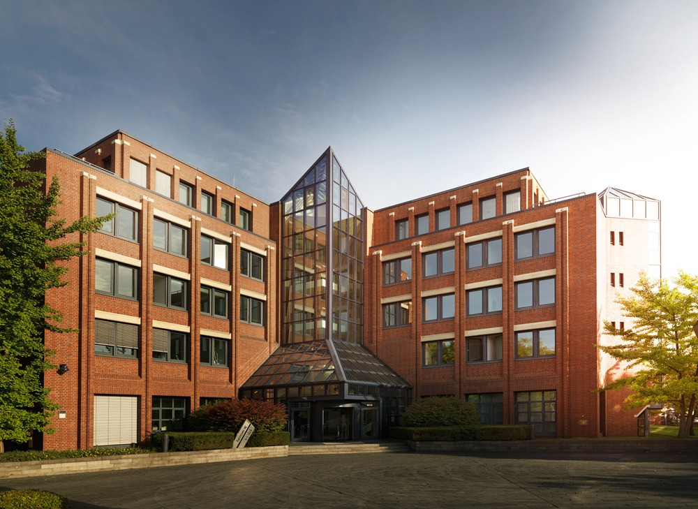 Hannover Rück Standort – modernes Bürogebäude der Hannover Rückversicherung in Hannover