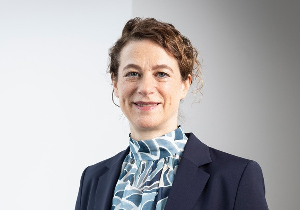 Marina Barth, Vizepräsidentin der IHK, offizielles Foto bei der Sparkasse Hannover