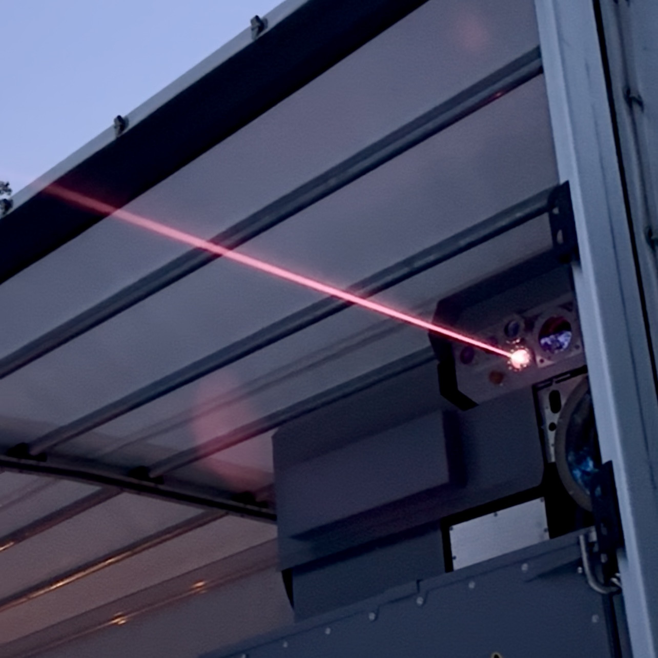 INLEAP Fastlight Shield mit Laserstrahl im Einsatz