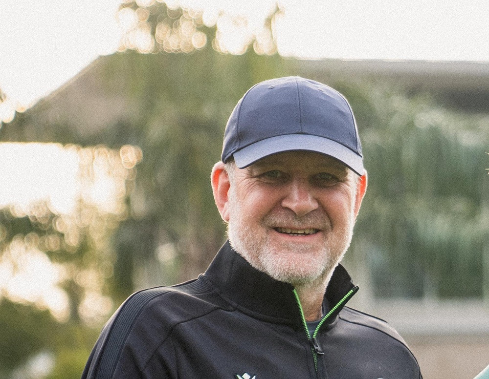 Jörg Schmadtke im Trainingsanzug von Hannover 96