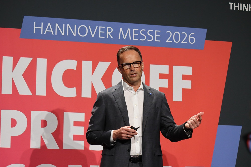 Redner auf der Bühne beim HMI Kickoff Center Stage auf der Hannover Messe 2026