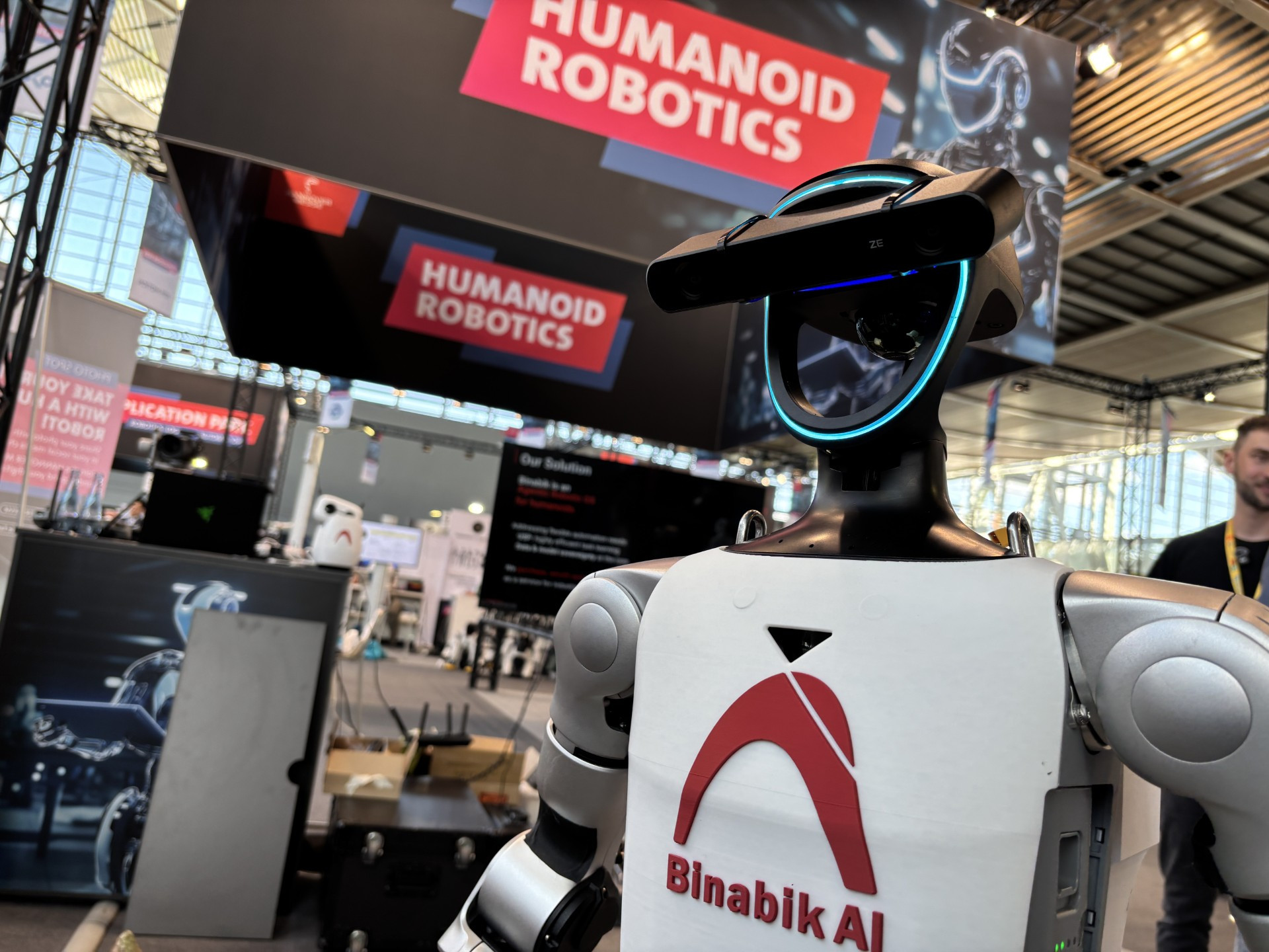 Humanoider Roboter von Binabik AI auf einer Messe fr Humanoid Robotics