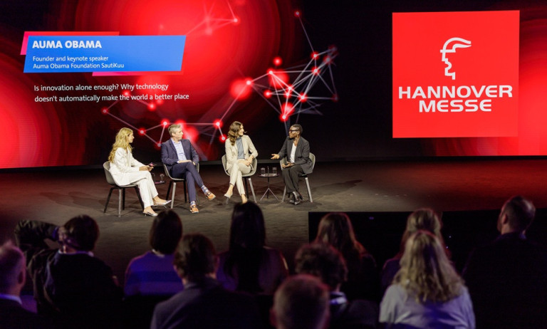 Podium Gruppe diskutiert auf einer Konferenz vor Publikum