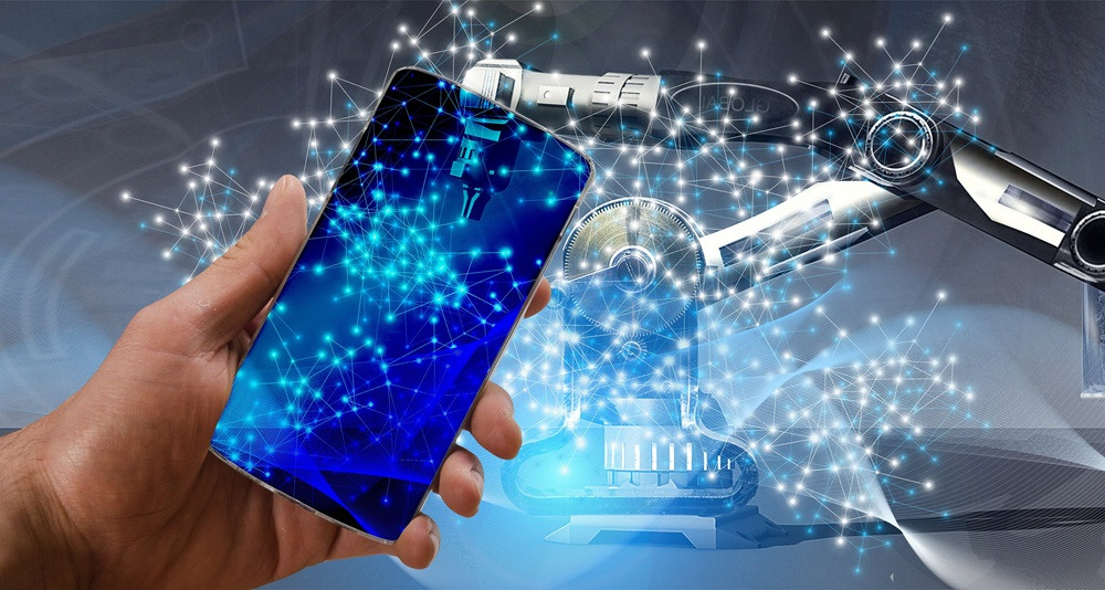 geralt technology Smartphone und Roboterarm mit vernetzter digitaler Technologie