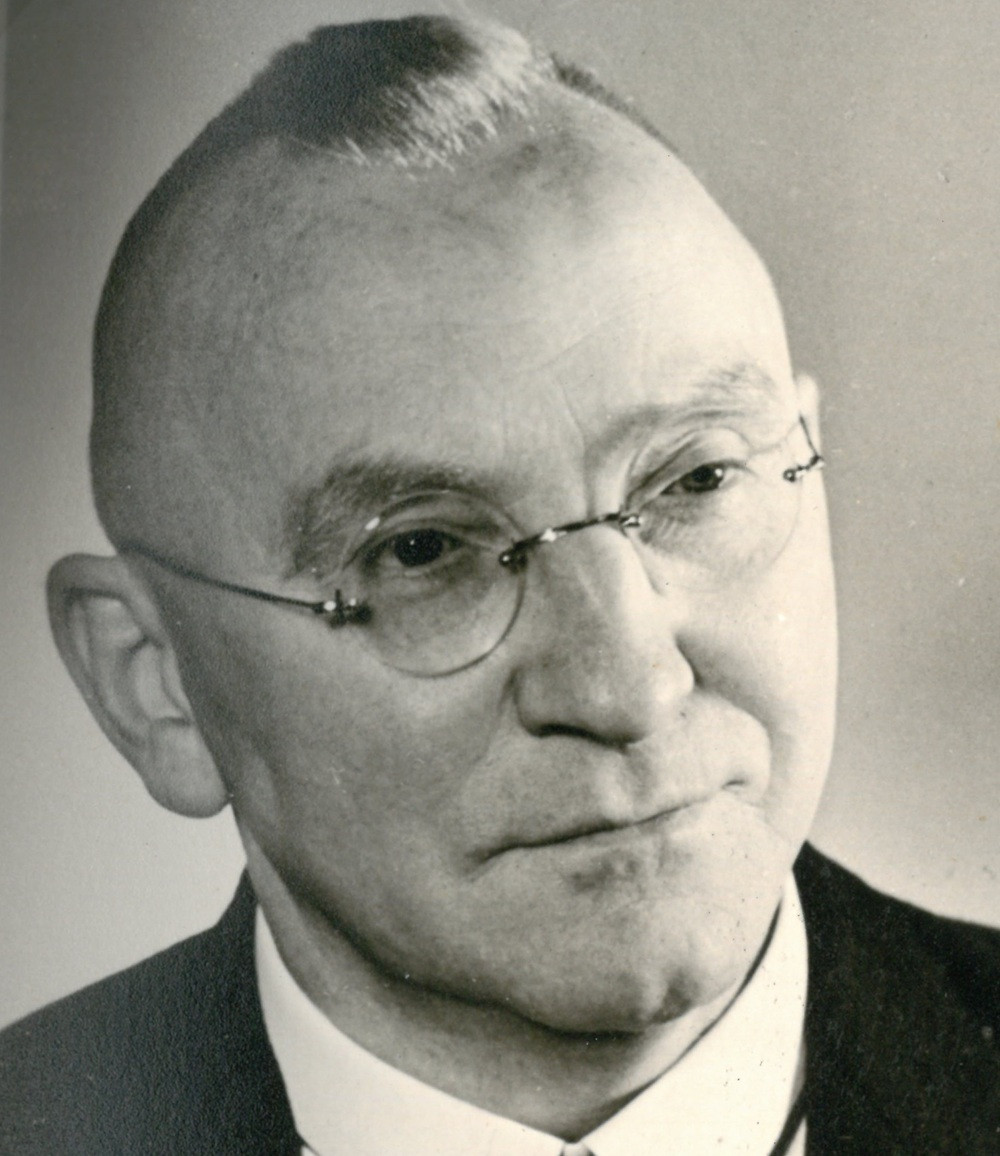 Porträt von Niggemann in Schwarz-Weiß