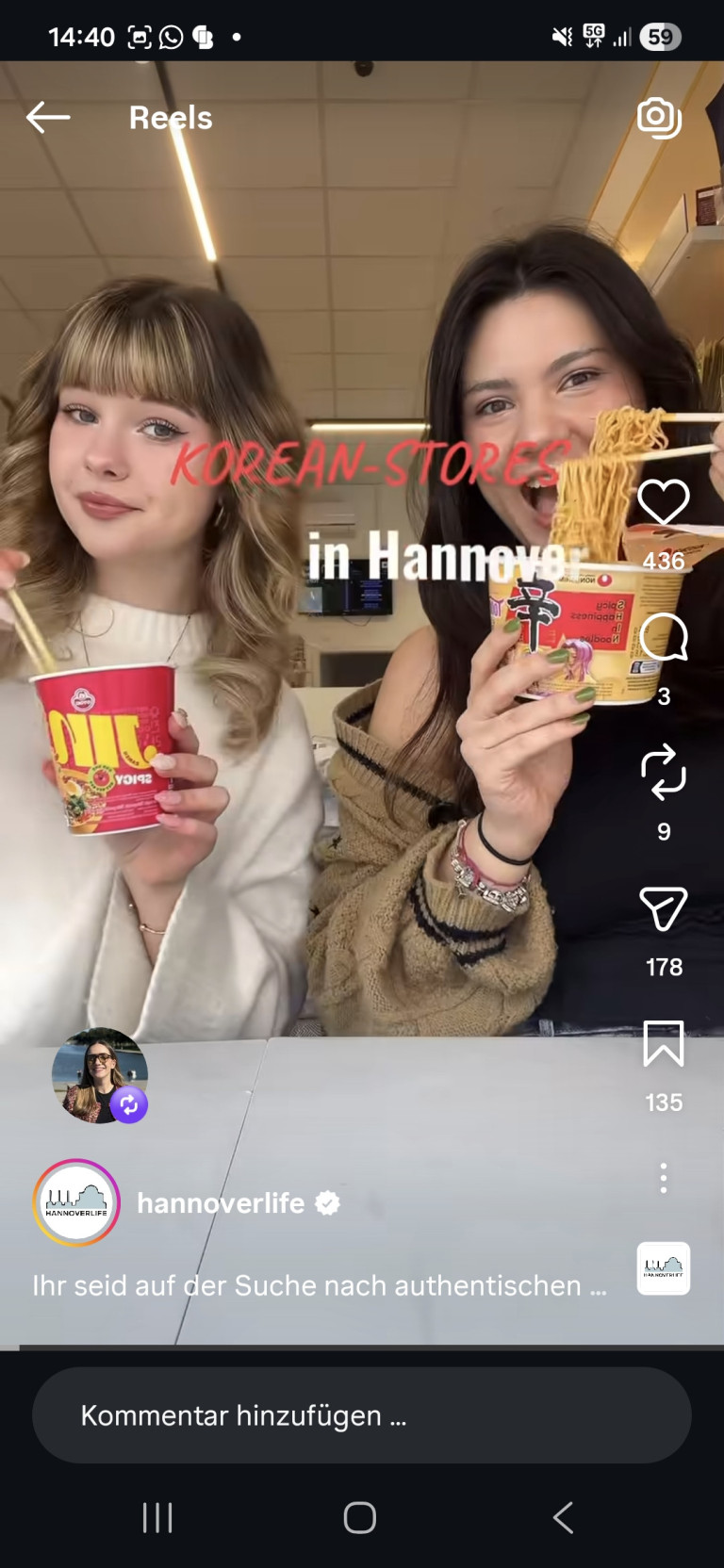 Screenshot von Instagram: Zwei Frauen essen Instant-Nudeln in einem koreanischen Store in Hannover