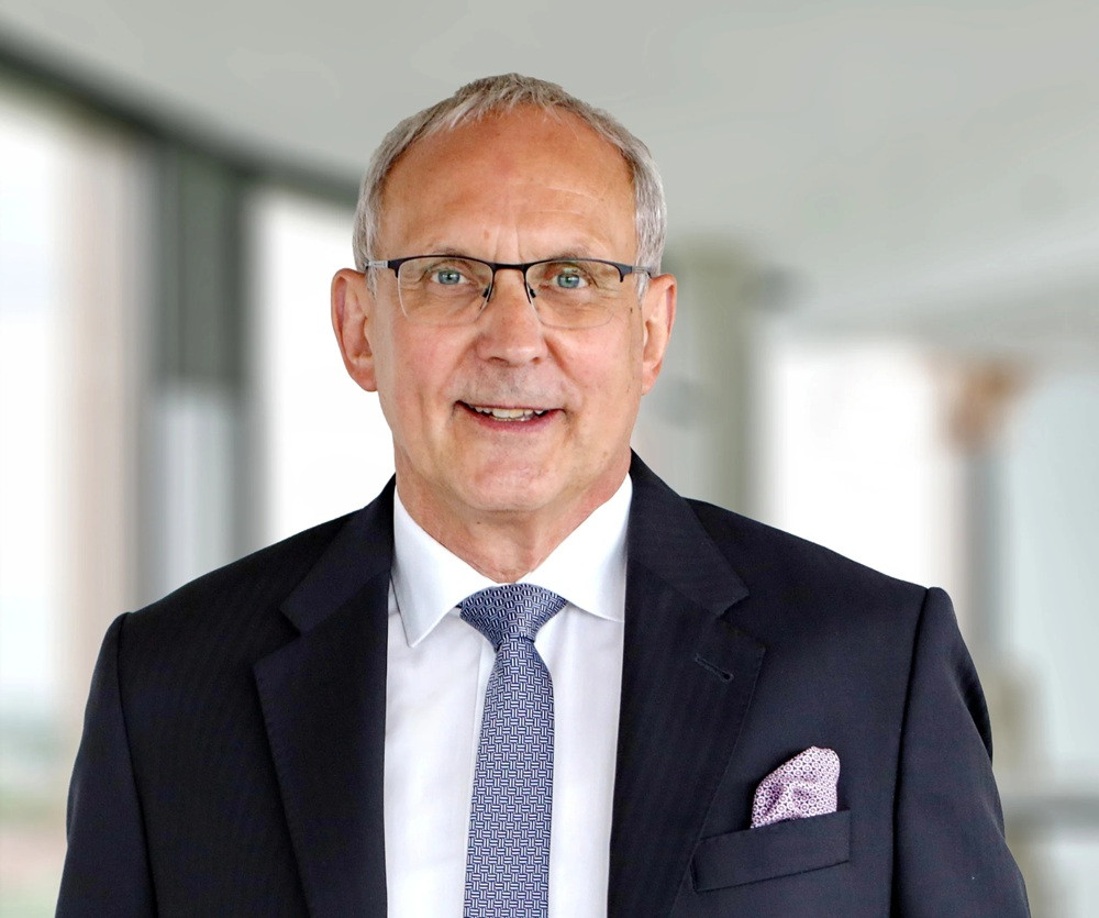 Porträt von Jürgen Wache, BraWo, im Anzug