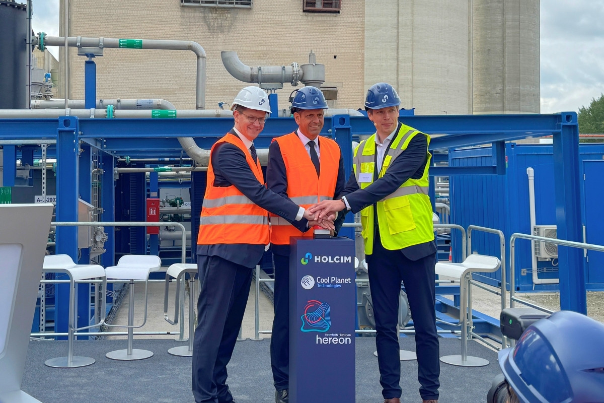 Eröffnung einer Industrieanlage mit Vertretern von Holcim, Cool Planet Technologies und Helmholtz-Zentrum Hereon