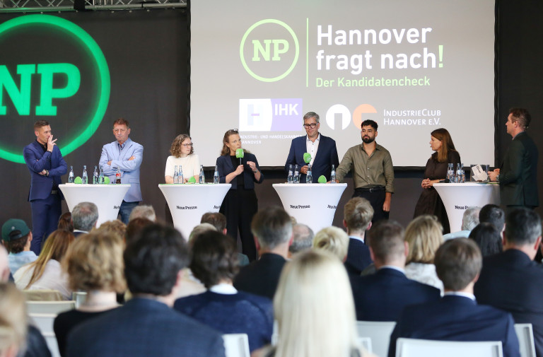NP Talk 2026 Hannover: Kandidatencheck bei Podiumsdiskussion mit Neue Presse, IHK und Industrie-Club Hannover Podiumsdiskussion beim NP Talk 2026 in Hannover mit Kandidatencheck, veranstaltet von Neue Presse, IHK Hannover und Industrie-Club Hannover
