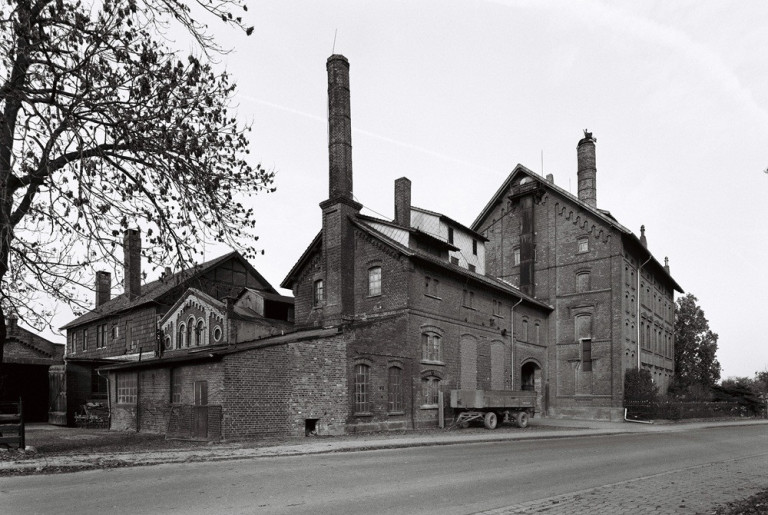 Historische Brauerei Hein in Bockenem, Backstein-Gebäude mit Schornstein