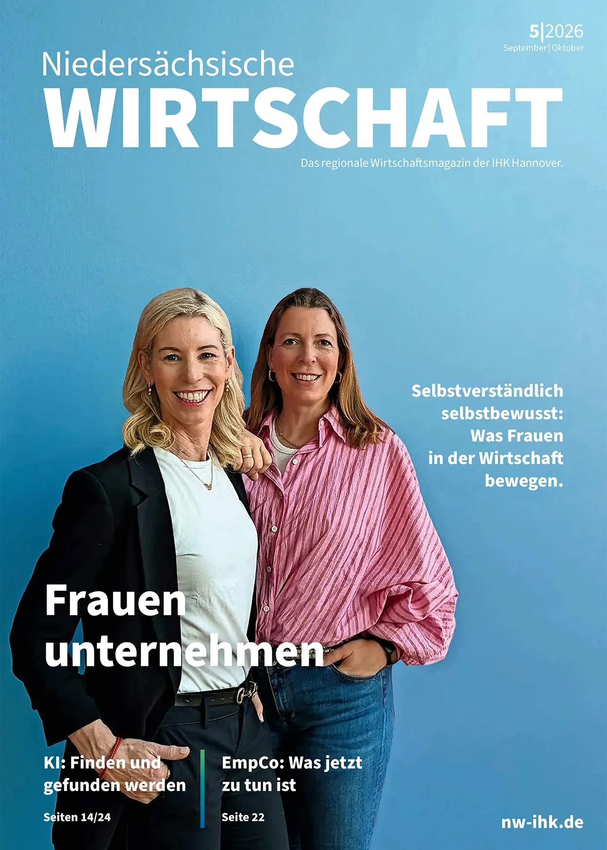 Titelseite NDW 05/2026 –  Zwei Frauen vor blauem Hintergrund, Thema Frauen in der Wirtschaft