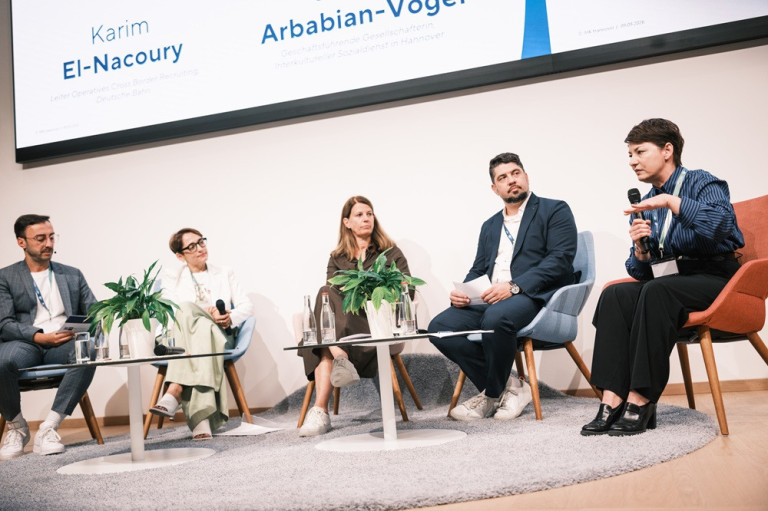 Podiumsdiskussion IHK Fachkräfte 2026 – Expertenrunde am 08.09.2026 Podiumsdiskussion bei der IHK zum Thema Fachkräfte am 08.09.2026 mit mehreren Teilnehmern