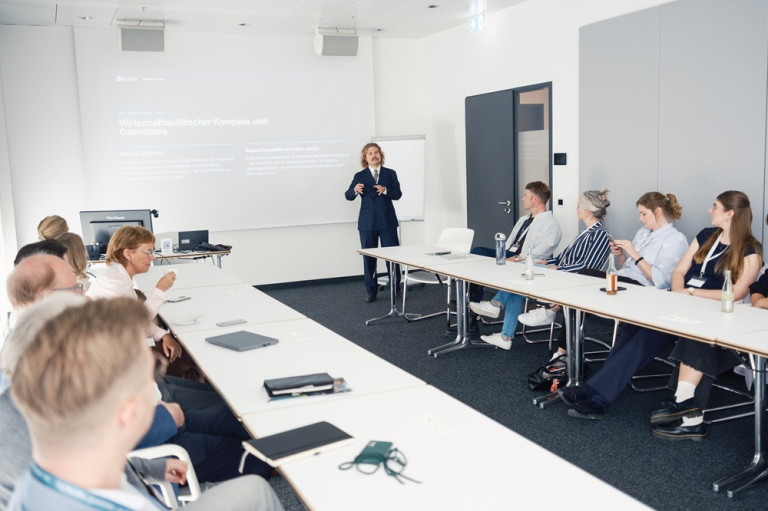IHK Fachkräftekonferenz 2026 – Vortrag zu Fachkräftebedarf und wirtschaftspolitischem Kompass IHK Fachkräftekonferenz 2026: Vortrag über wirtschaftspolitischen Kompass und Fachkräftebedarf