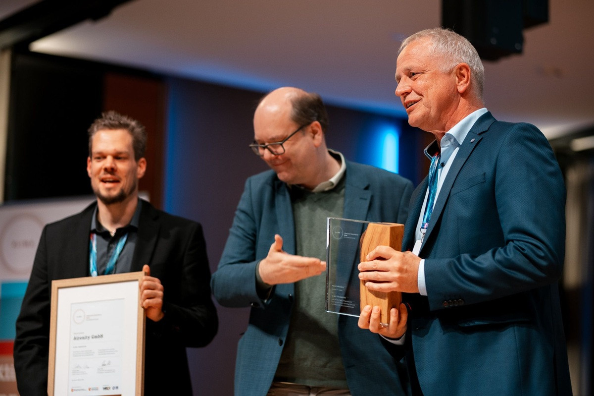 Aironity Team bei einer Preisverleihung auf einer Veranstaltung