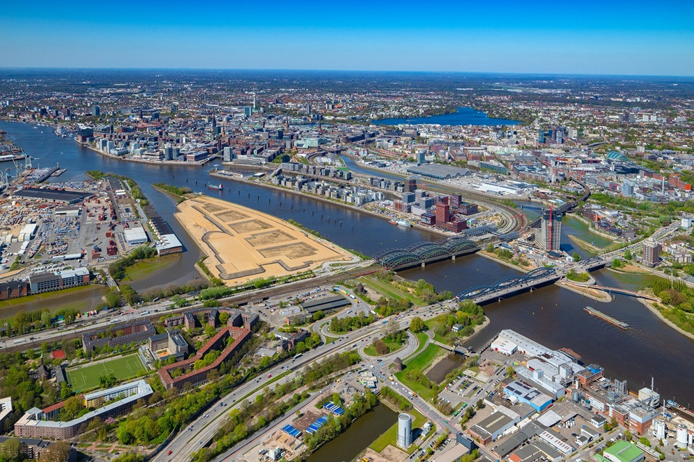 Luftaufnahme von Hamburg mit Kleiner Grasbrook, Veddel und Elbbrücken, fotografiert von Martin Elsen