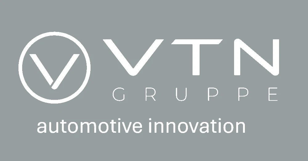 Weißes Logo der VTI Gruppe mit dem Slogan 'Automotive Innovation'