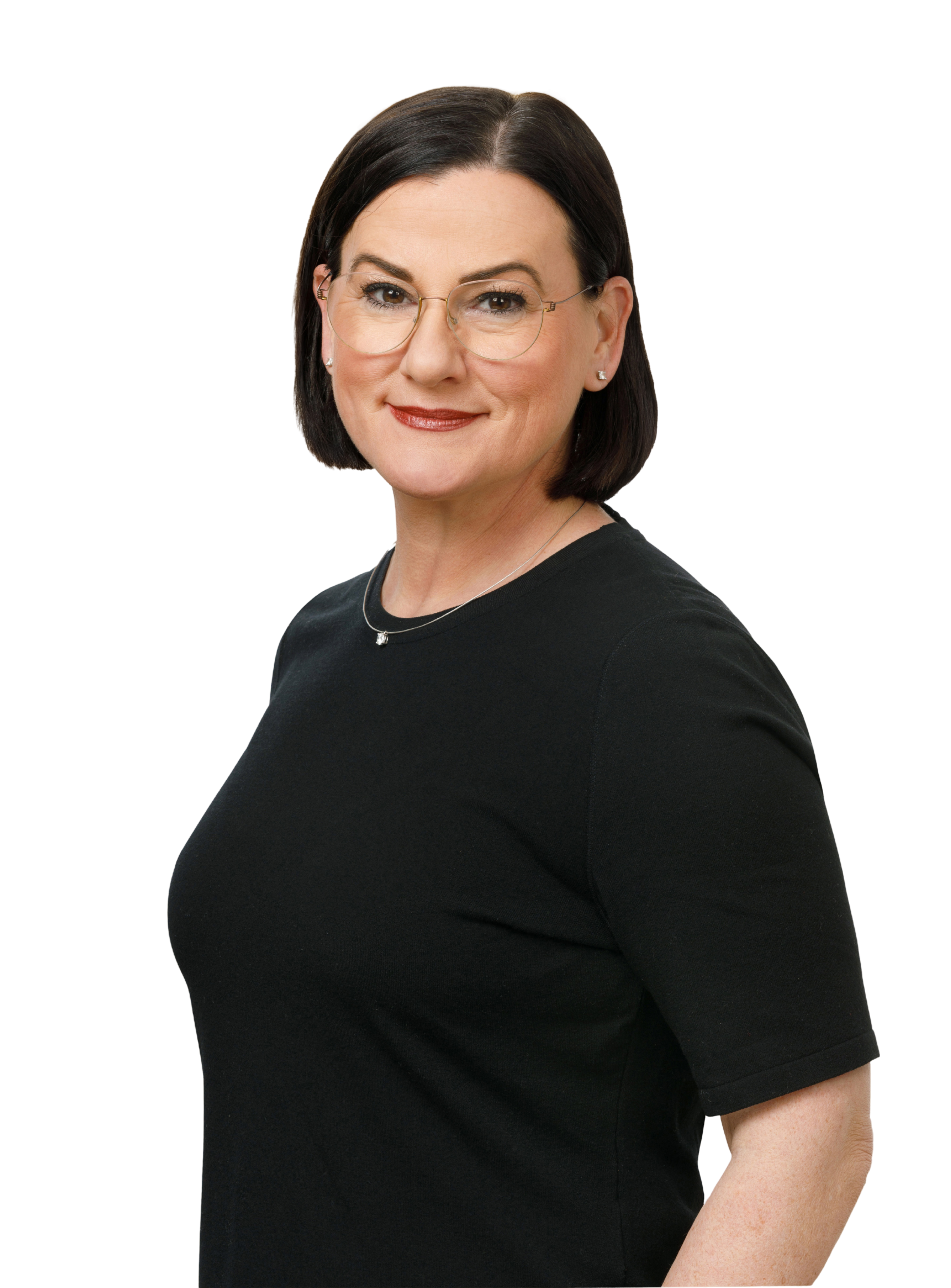 Claudia freigestellt vor schwarzem Hintergrund