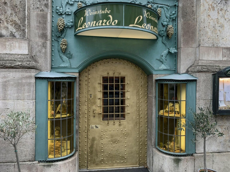 Eingang der Weinstube Leonardo Eingangstür der Weinstube Leonardo