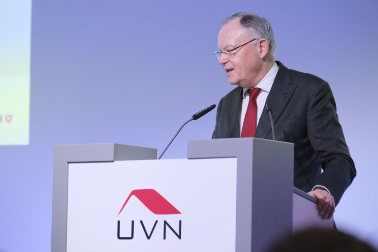Marcus Prell auf UVN-Veranstaltung zur Zukunft der Wirtschaft Marcus Prell spricht auf einer UVN-Veranstaltung über die Zukunft der Wirtschaft.