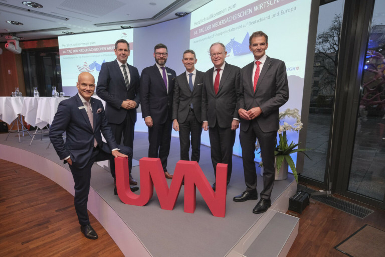 Marcus Prell bei der UVN-Veranstaltung zur Wirtschaftsentwicklung Marcus Prell und andere bei der UVN-Veranstaltung zum Thema Wirtschaft
