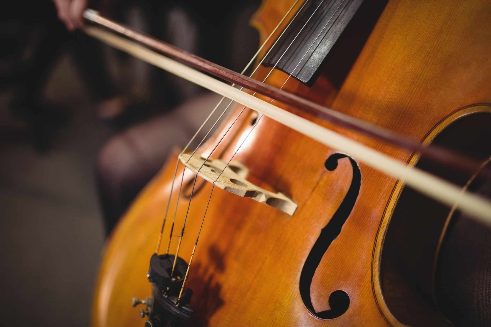Nahaufnahme eines Cellos bei der A-Capella-Woche