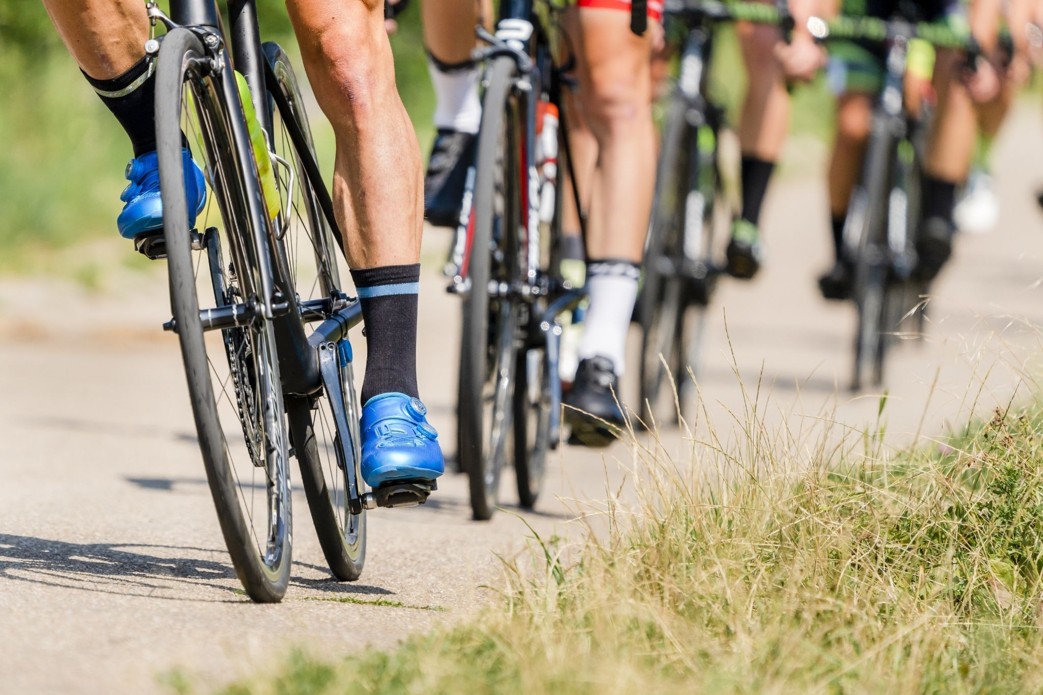 Teilnehmer beim Radfahren beim Hannover Triathlon