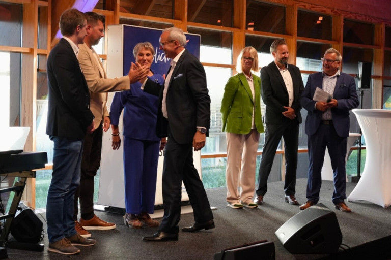 Sterne des Sports 2025 – Preisverleihung mit Teilnehmern auf der Bühne Sterne des Sports 2025 Preisverleihung mit mehreren Personen auf der Bühne