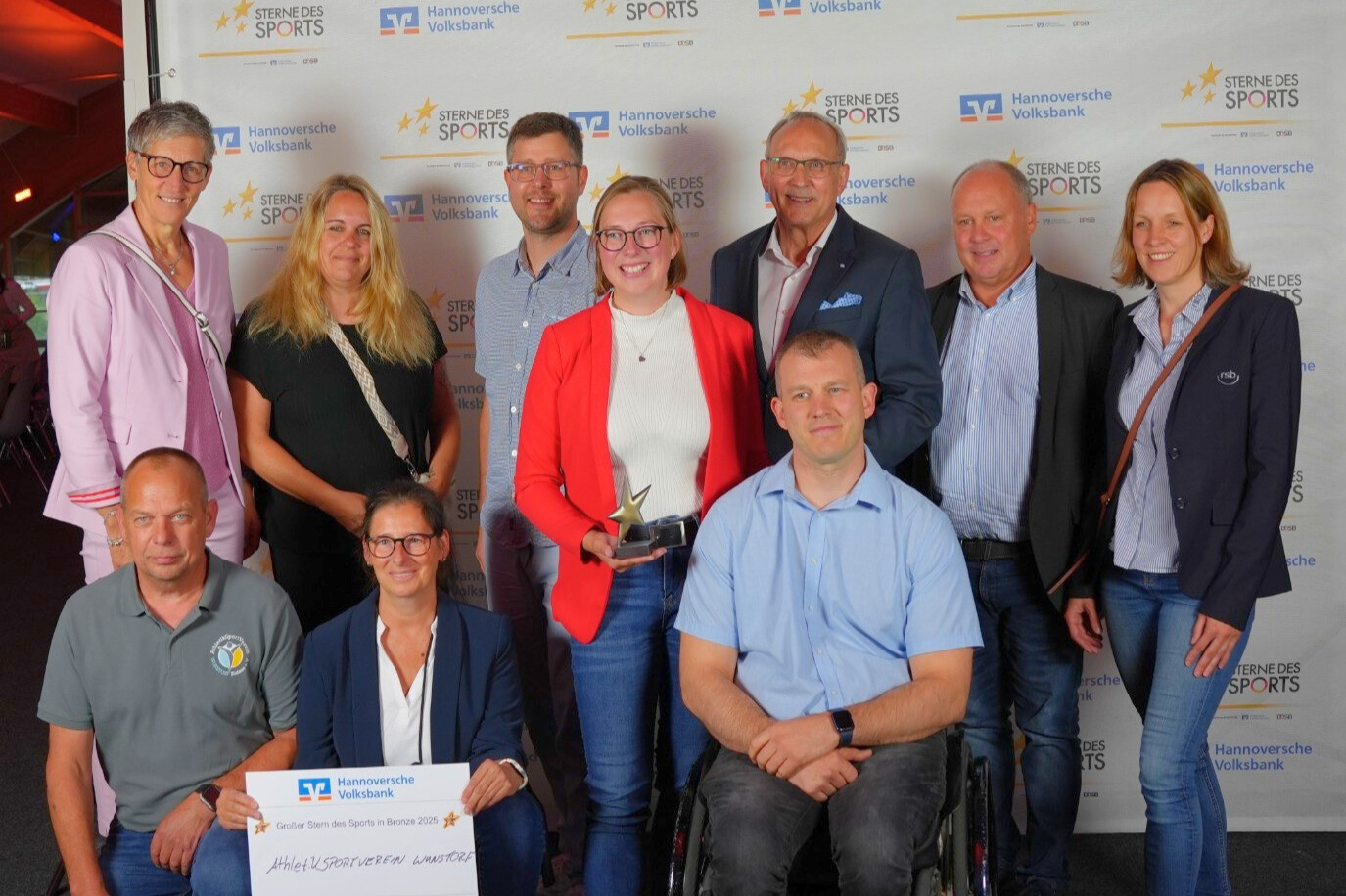 Sterne des Sports 2025: Preisverleihung der Hannoverschen Volksbank Gruppenfoto bei der Sterne des Sports 2025 Preisverleihung der Hannoverschen Volksbank