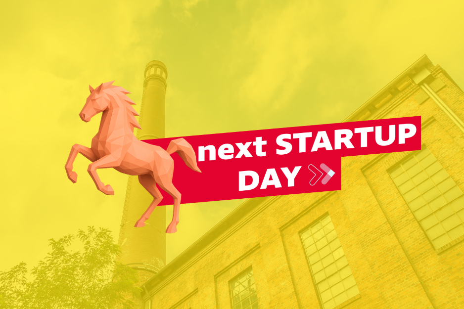 Logo und Banner des next STARTUP DAY in Hannover mit stilisiertem Pferd vor Industriegebäude