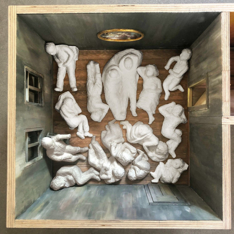 Kunstwerk von Steinmeyer: Skulptureninstallation 'Morgen und Abend' 2025 – Figuren in einem Raum