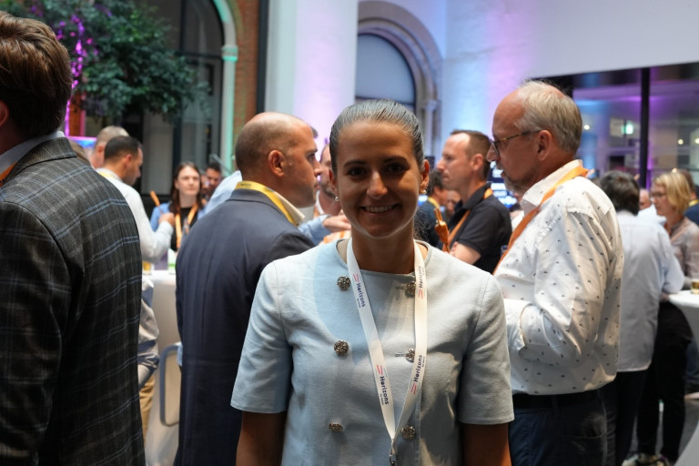 Opening Night bei Horizons – Networking-Event mit Teilnehmern in stilvoller Umgebung Gäste auf der Opening Night der Horizons Veranstaltung, Networking in moderner Location
