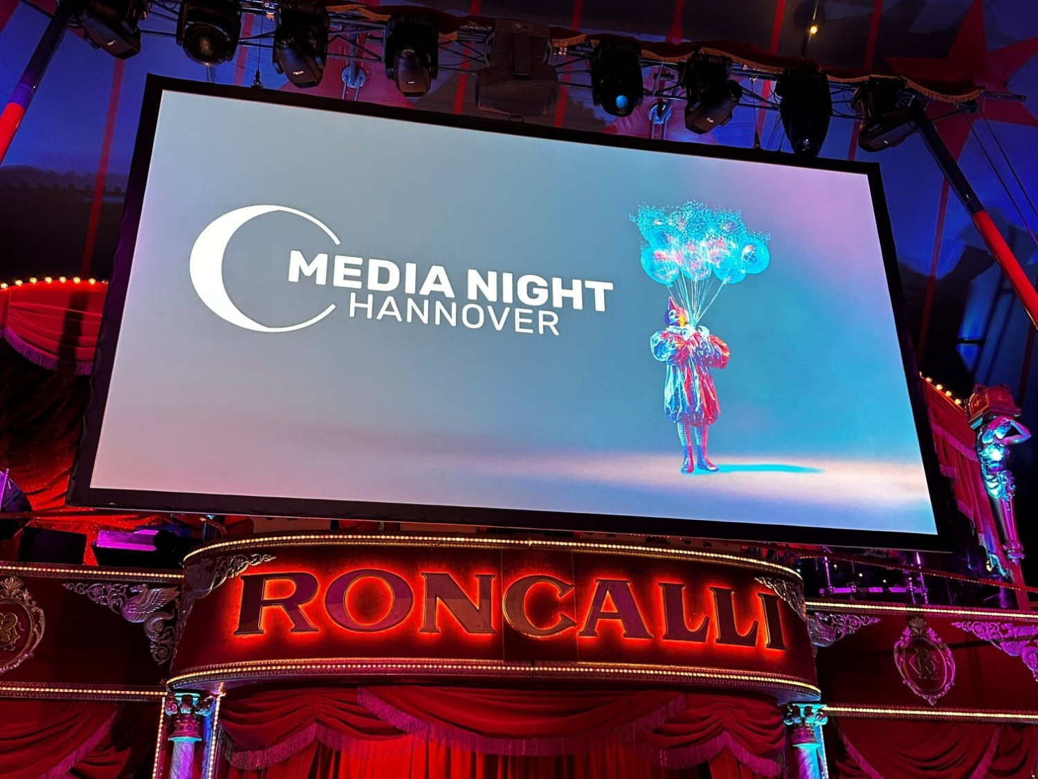 Roncalli Media Night Hannover 2025 Veranstaltung mit Bühne und Logo