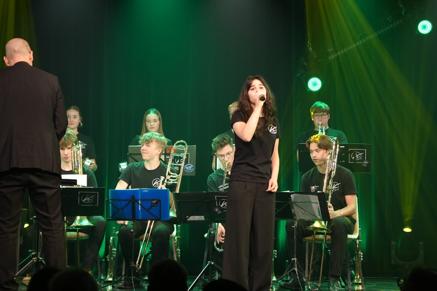 12. Benefizgala Niedergerke Stiftung 2025 – Musikalischer Auftritt auf der Bühne Musikalischer Auftritt bei der 12. Benefizgala der Niedergerke Stiftung 2025 mit Band auf der Bühne