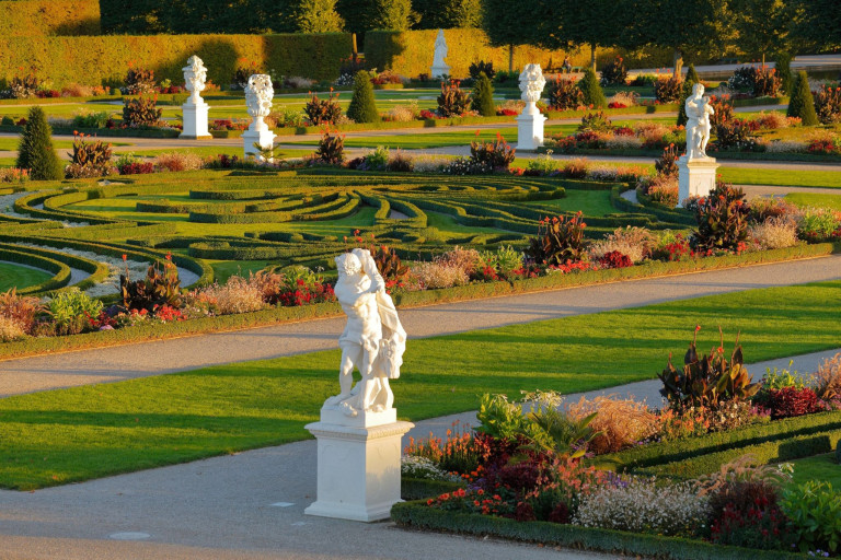 Großer Garten Herrenhausen in Hannover mit barocken Gartenanlagen und Skulpturen